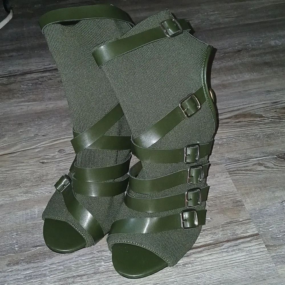 Nicole Miller Army green strappy open toe strappy heels  Sz 9 EUC
